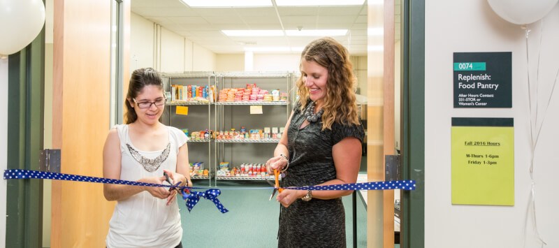 Alumnae who founded food pantry return for ceremony